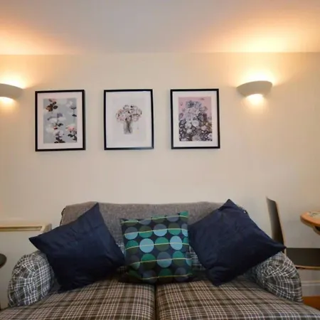 Cosy 2 Bedroom Бристоль