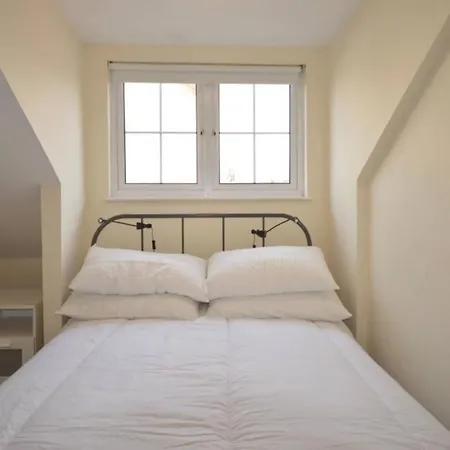 Cosy 2 Bedroom Bristol