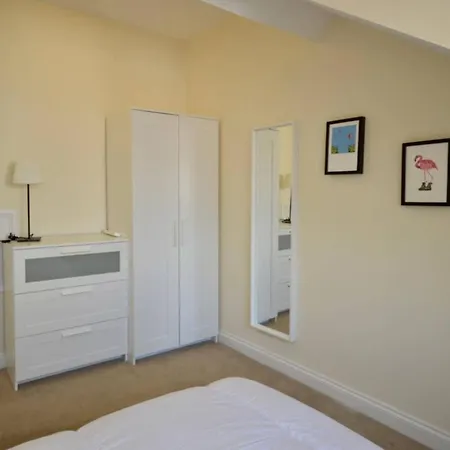Cosy 2 Bedroom Апартаменты Бристоль