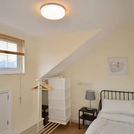Cosy 2 Bedroom Бристоль